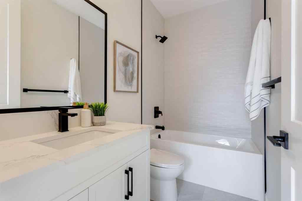 MLS® A2249558 - 424 14 Avenue NE in Renfrew Calgary, Residential