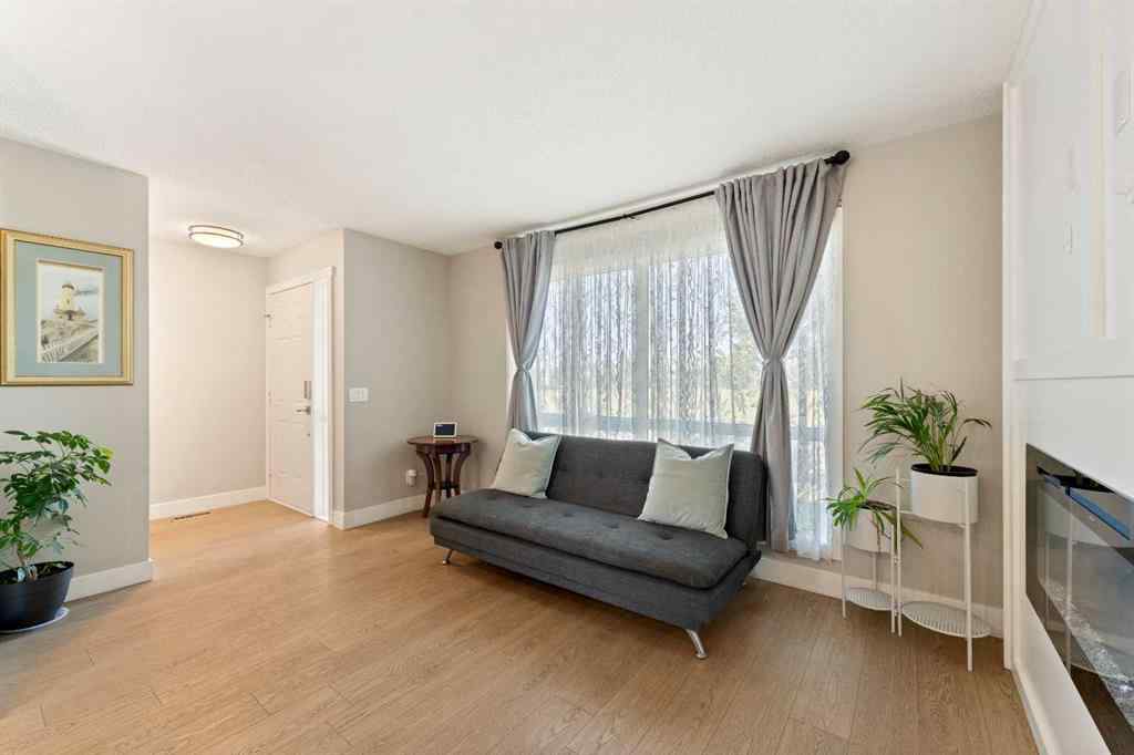 MLS® A2249560 - 815 Erin Woods Drive SE in Erin Woods Calgary, Residential