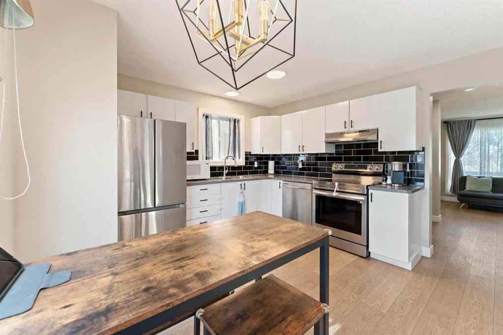MLS® A2249560 - 815 Erin Woods Drive SE in Erin Woods Calgary, Residential