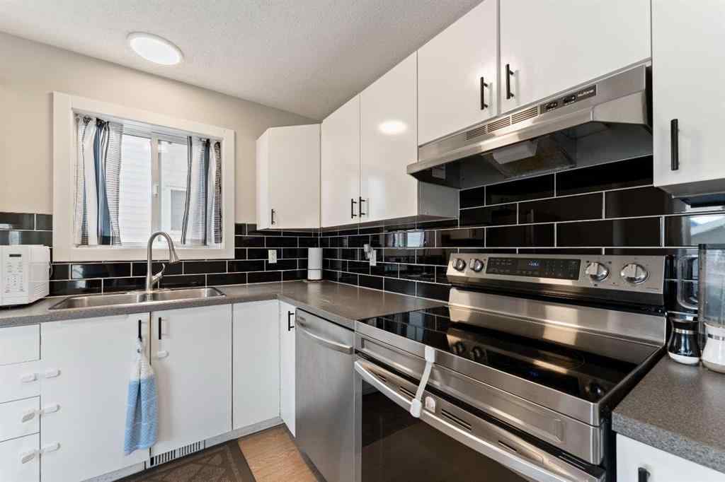 MLS® A2249560 - 815 Erin Woods Drive SE in Erin Woods Calgary, Residential