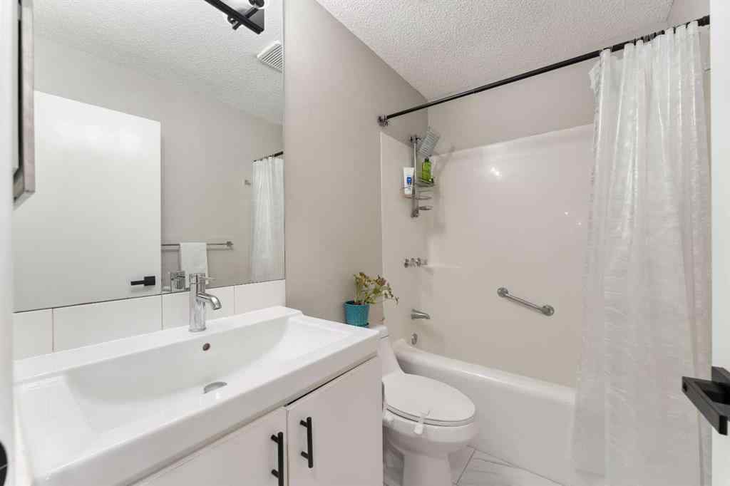 MLS® A2249560 - 815 Erin Woods Drive SE in Erin Woods Calgary, Residential