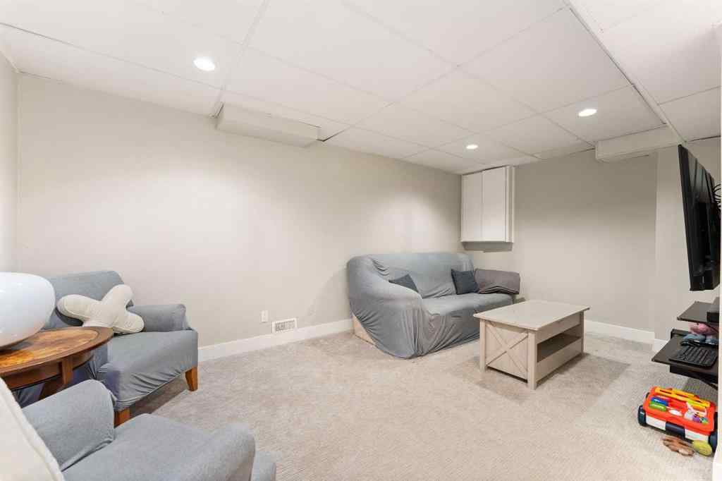 MLS® A2249560 - 815 Erin Woods Drive SE in Erin Woods Calgary, Residential