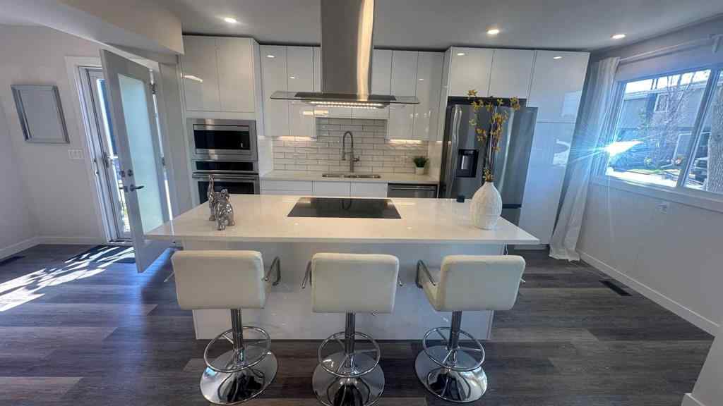 MLS® A2249570 - Unit #206 6223 31 Avenue NW in Bowness Calgary, Residential