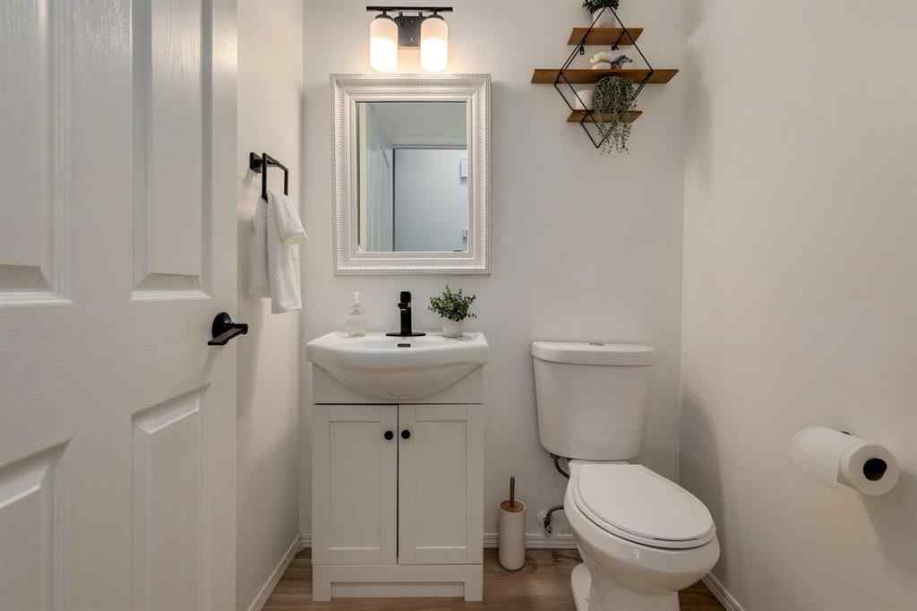 MLS® A2249573 - 1209 Kingsland Road SE in Kings Heights Airdrie, Residential