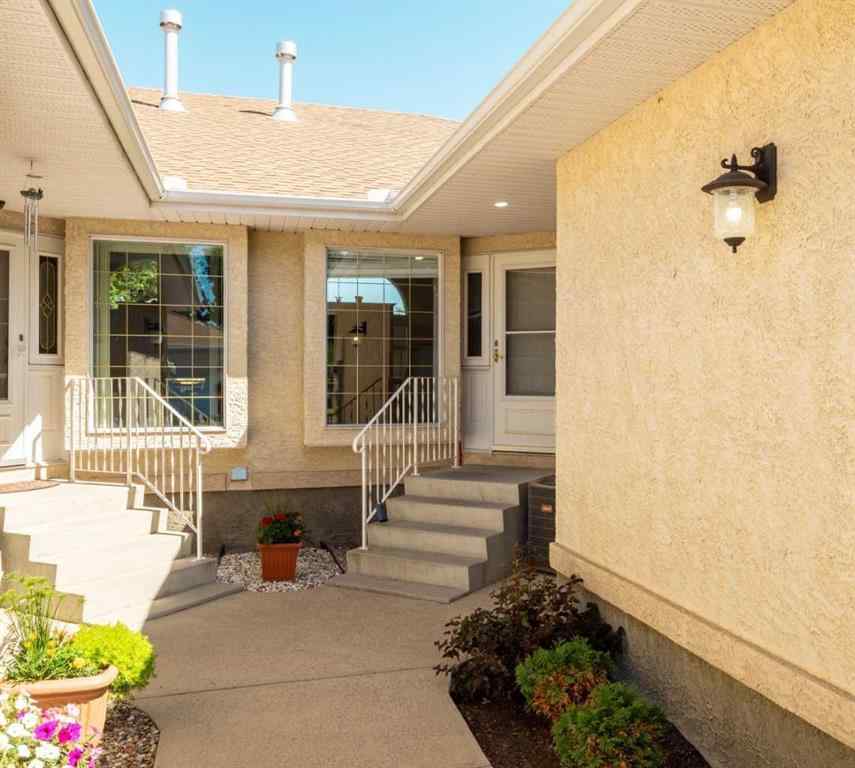 MLS® A2249594 - 77 Columbia Boulevard W in Varsity Village Lethbridge, Residential