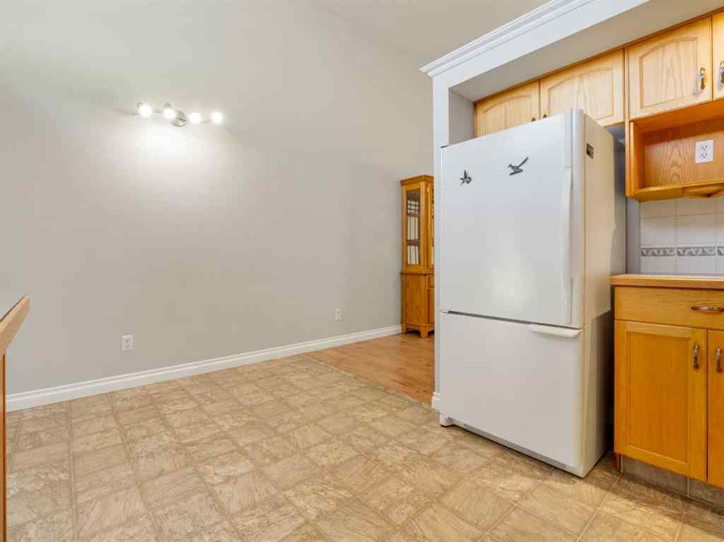 MLS® A2249594 - 77 Columbia Boulevard W in Varsity Village Lethbridge, Residential