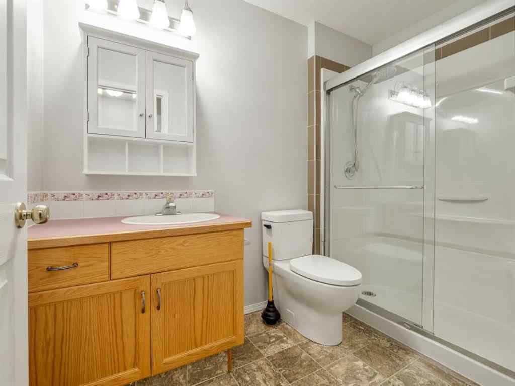 MLS® A2249594 - 77 Columbia Boulevard W in Varsity Village Lethbridge, Residential