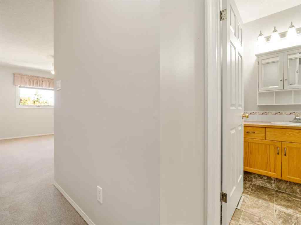 MLS® A2249594 - 77 Columbia Boulevard W in Varsity Village Lethbridge, Residential