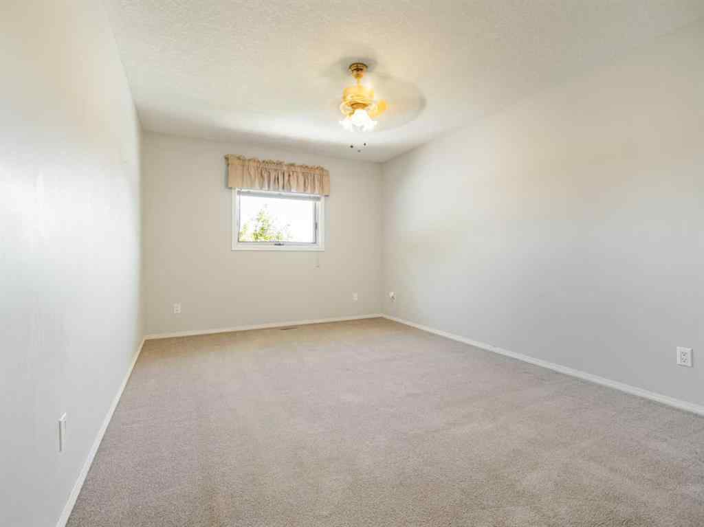 MLS® A2249594 - 77 Columbia Boulevard W in Varsity Village Lethbridge, Residential