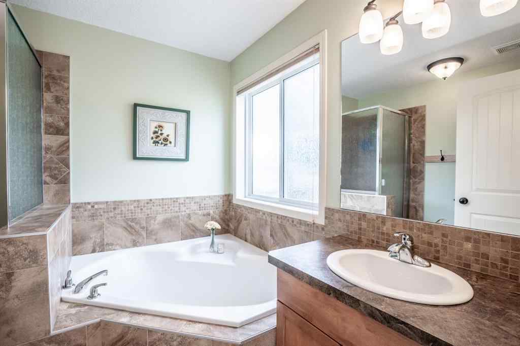 MLS® A2249648 - 625 Hampshire Way NE in Hampton Hills High River, Residential