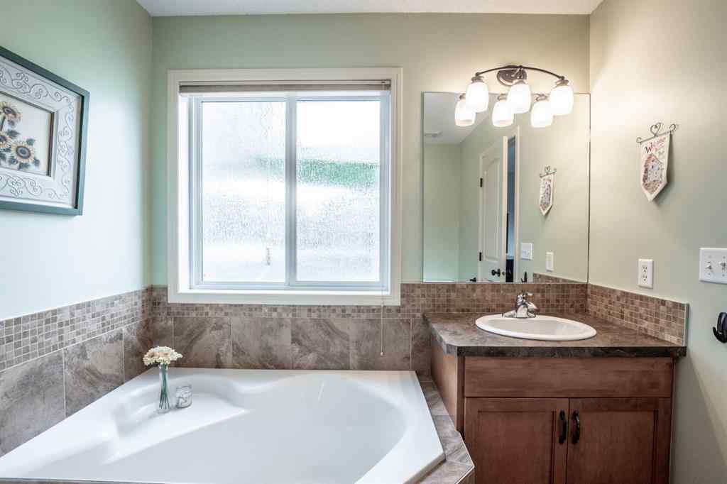 MLS® A2249648 - 625 Hampshire Way NE in Hampton Hills High River, Residential