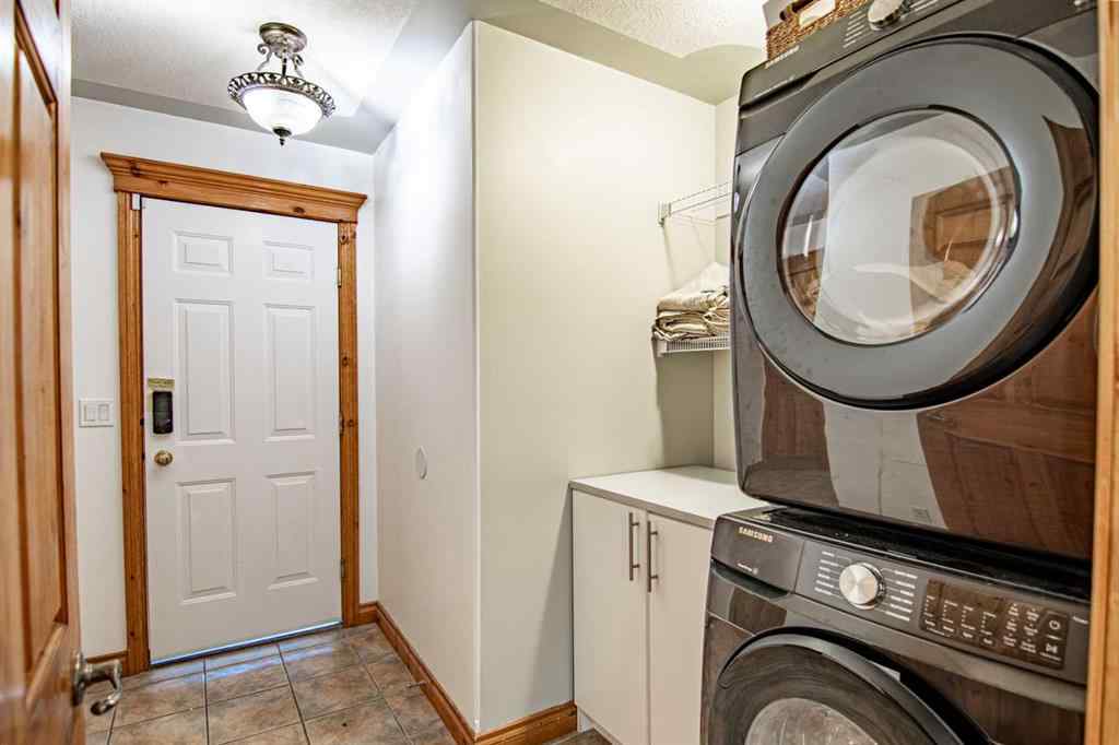 MLS® A2249656 - 1 Fern Glade Crescent  in Fox Run Sylvan Lake, Residential