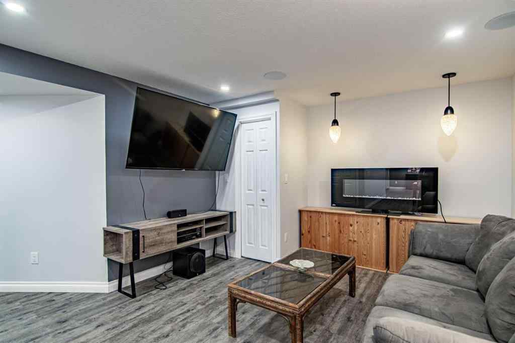 MLS® A2249656 - 1 Fern Glade Crescent  in Fox Run Sylvan Lake, Residential