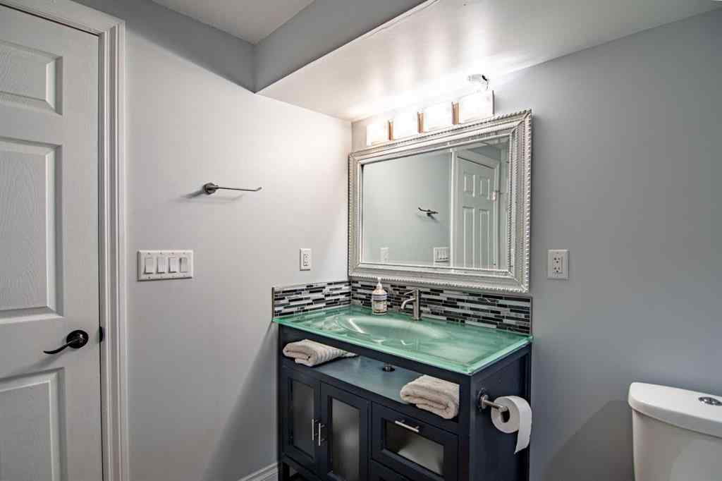 MLS® A2249656 - 1 Fern Glade Crescent  in Fox Run Sylvan Lake, Residential