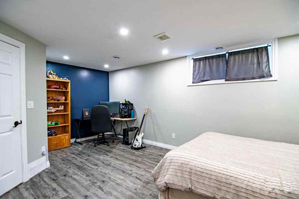MLS® A2249656 - 1 Fern Glade Crescent  in Fox Run Sylvan Lake, Residential