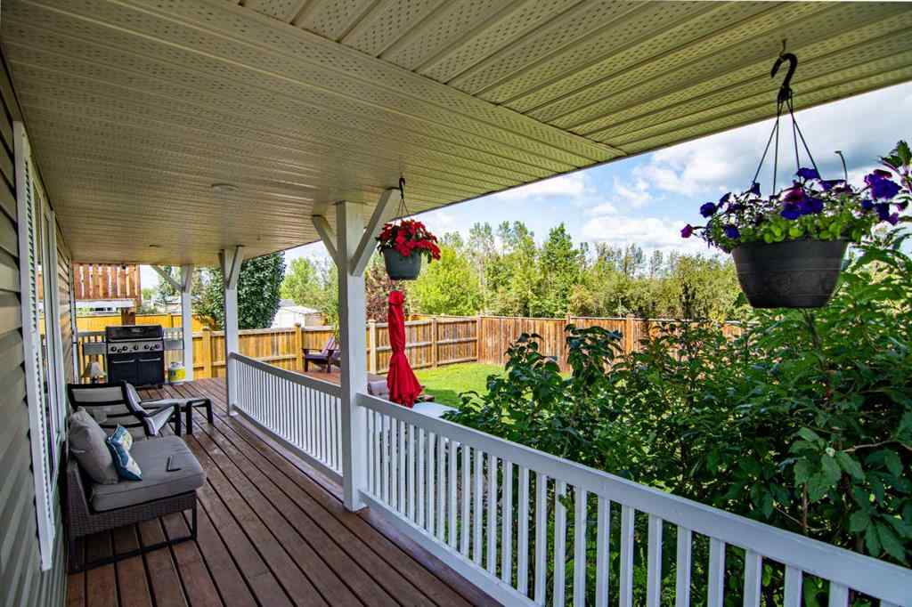 MLS® A2249656 - 1 Fern Glade Crescent  in Fox Run Sylvan Lake, Residential