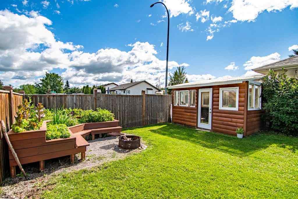 MLS® A2249656 - 1 Fern Glade Crescent  in Fox Run Sylvan Lake, Residential