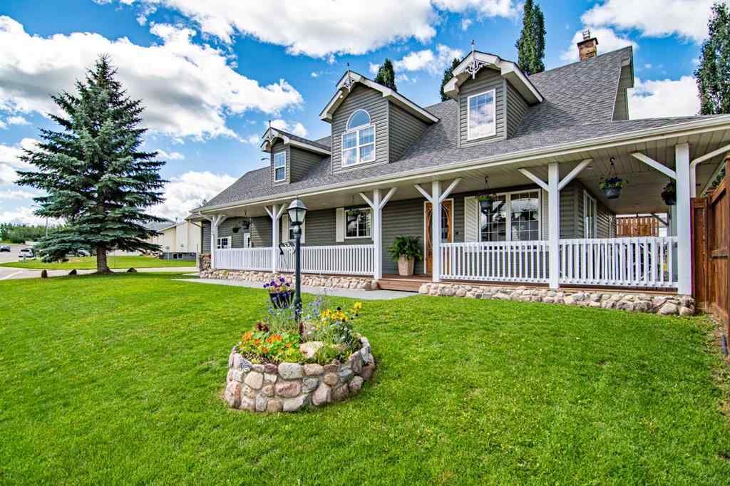 MLS® A2249656 - 1 Fern Glade Crescent  in Fox Run Sylvan Lake, Residential