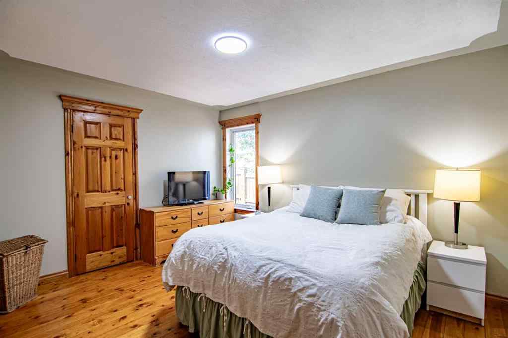 MLS® A2249656 - 1 Fern Glade Crescent  in Fox Run Sylvan Lake, Residential
