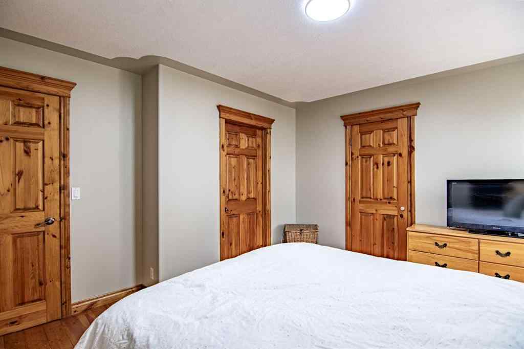 MLS® A2249656 - 1 Fern Glade Crescent  in Fox Run Sylvan Lake, Residential