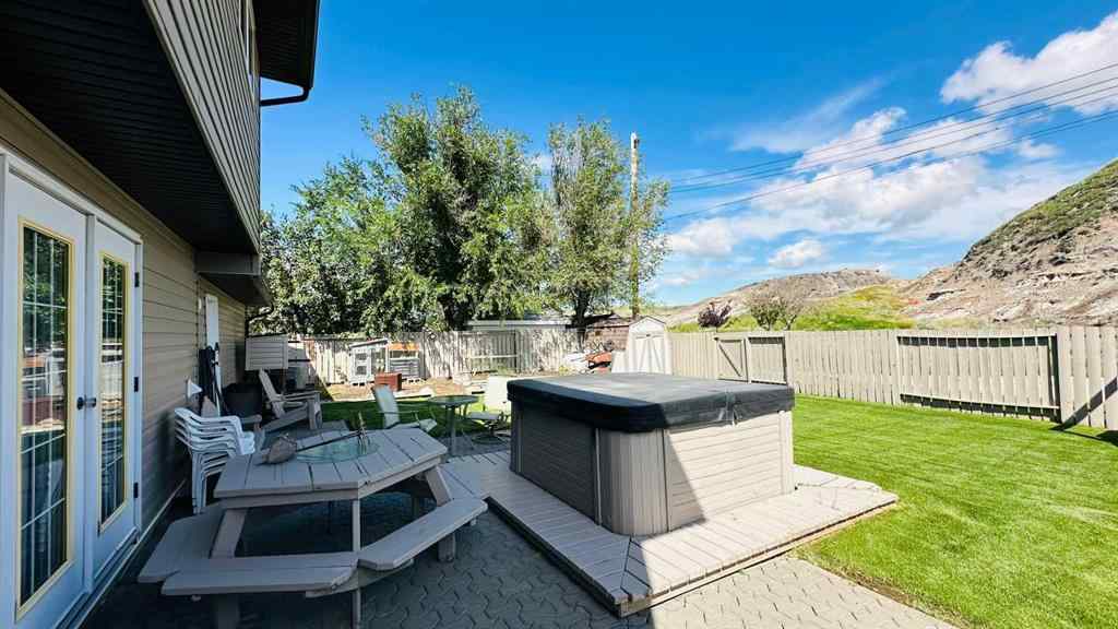 MLS® A2249665 - 28 Hunts Crescent   in Huntington Drumheller, Residential