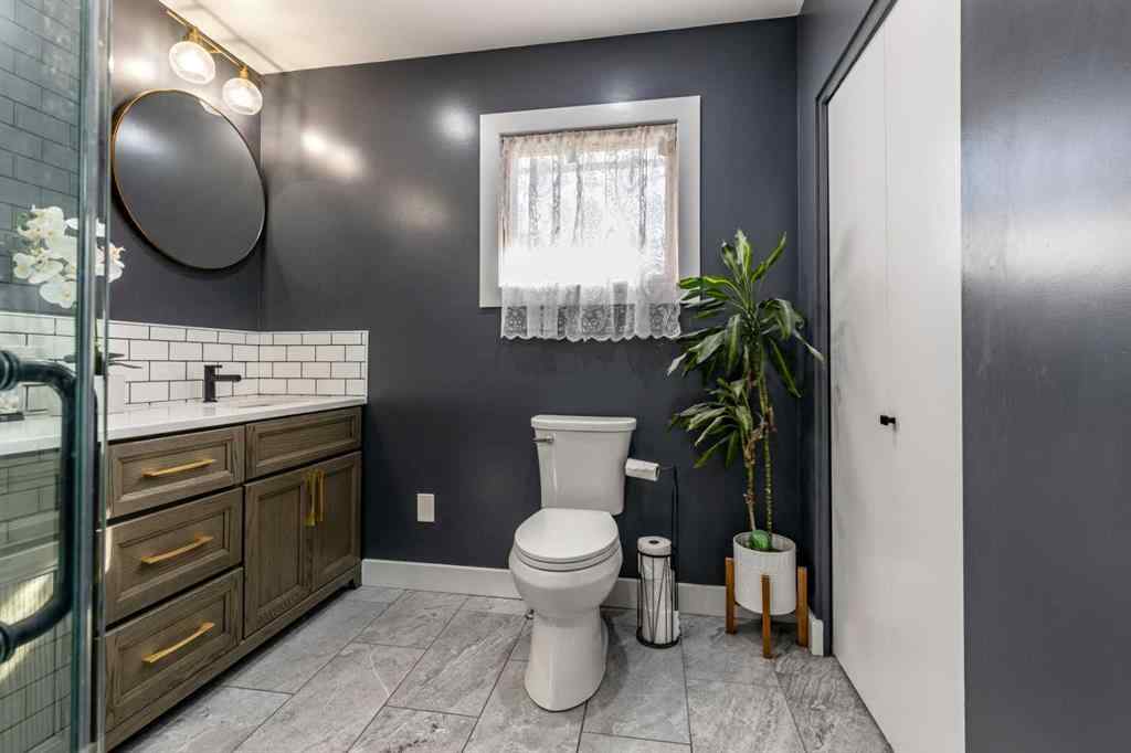 MLS® A2249676 - 1499 10 Avenue NE in Northeast Crescent Heights Medicine Hat, Residential