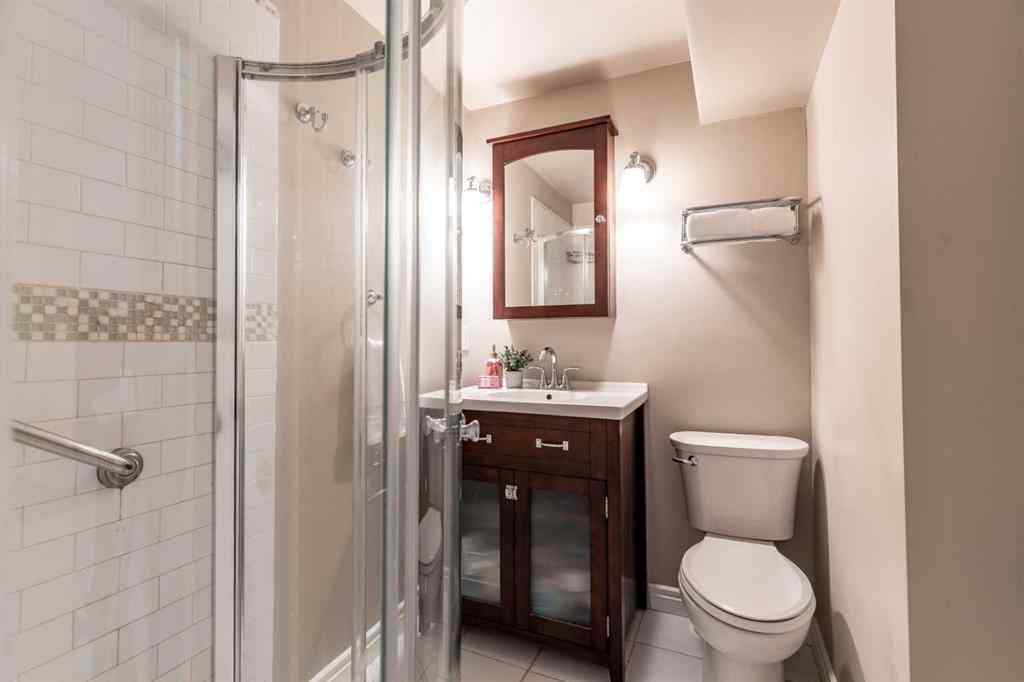 MLS® A2249676 - 1499 10 Avenue NE in Northeast Crescent Heights Medicine Hat, Residential