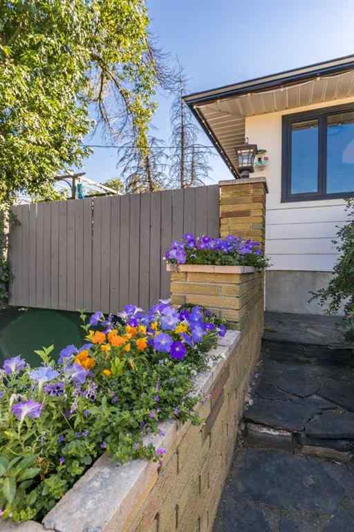 MLS® A2249676 - 1499 10 Avenue NE in Northeast Crescent Heights Medicine Hat, Residential