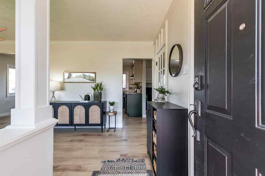 MLS® A2249676 - 1499 10 Avenue NE in Northeast Crescent Heights Medicine Hat, Residential