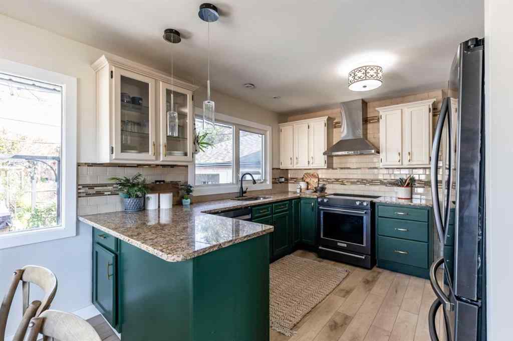 MLS® A2249676 - 1499 10 Avenue NE in Northeast Crescent Heights Medicine Hat, Residential