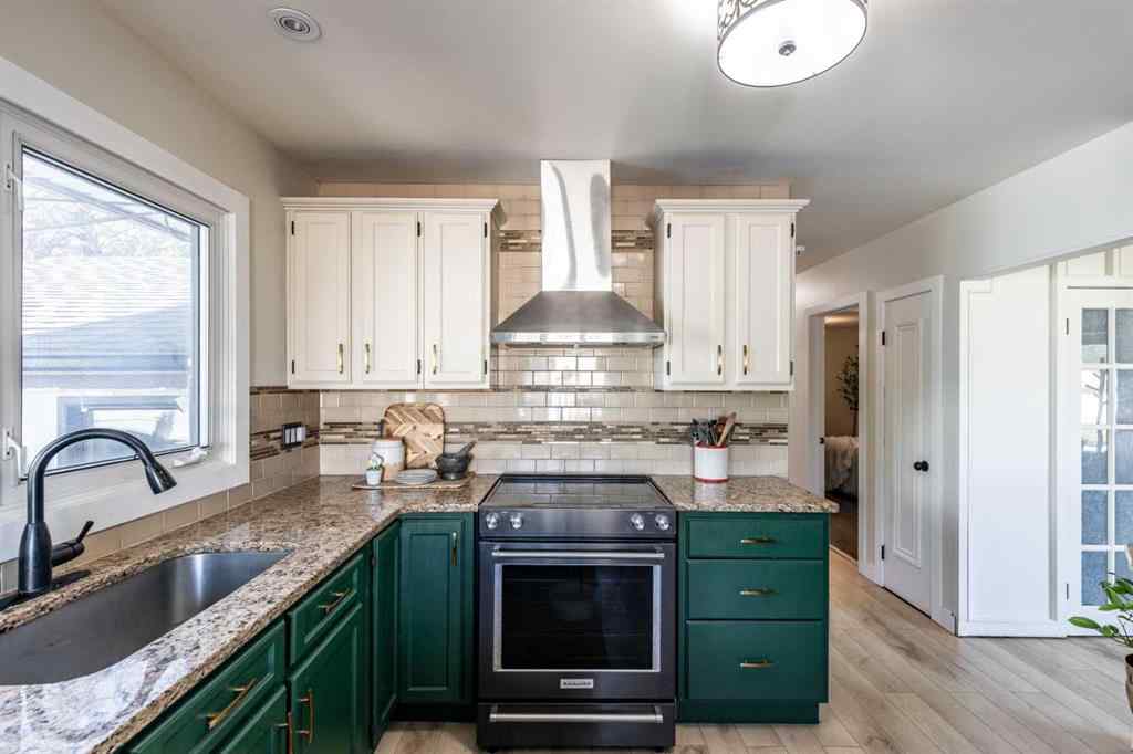 MLS® A2249676 - 1499 10 Avenue NE in Northeast Crescent Heights Medicine Hat, Residential