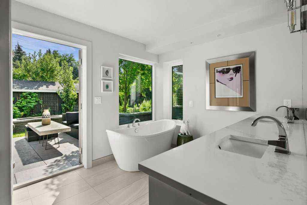 MLS® A2249686 - 112 Varsity Green Bay NW in Varsity Calgary, Residential