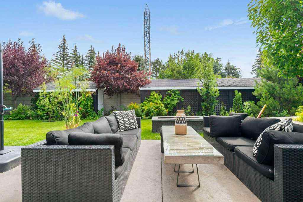 MLS® A2249686 - 112 Varsity Green Bay NW in Varsity Calgary, Residential