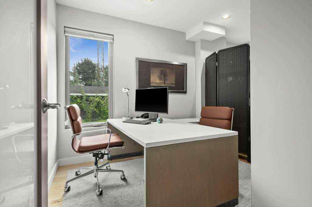 MLS® A2249686 - 112 Varsity Green Bay NW in Varsity Calgary, Residential