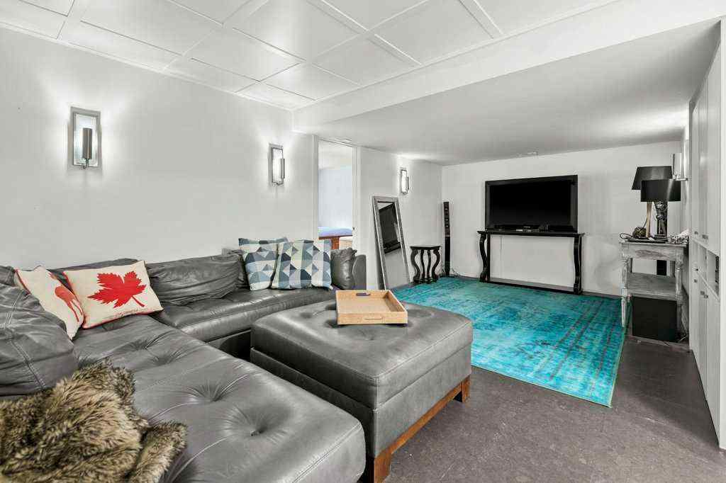 MLS® A2249686 - 112 Varsity Green Bay NW in Varsity Calgary, Residential