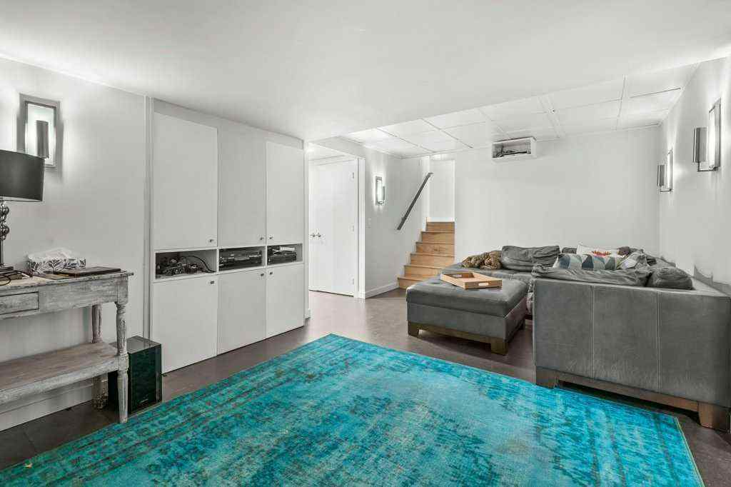 MLS® A2249686 - 112 Varsity Green Bay NW in Varsity Calgary, Residential