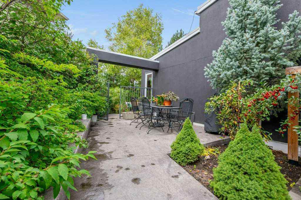 MLS® A2249686 - 112 Varsity Green Bay NW in Varsity Calgary, Residential