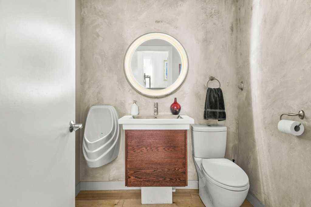 MLS® A2249686 - 112 Varsity Green Bay NW in Varsity Calgary, Residential