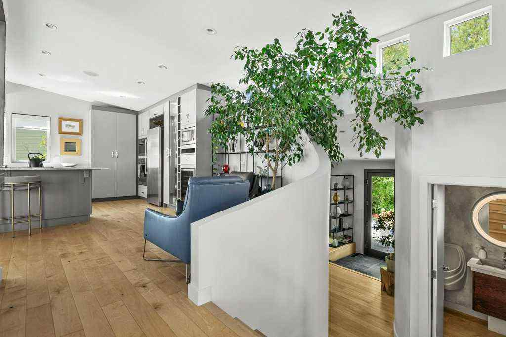 MLS® A2249686 - 112 Varsity Green Bay NW in Varsity Calgary, Residential