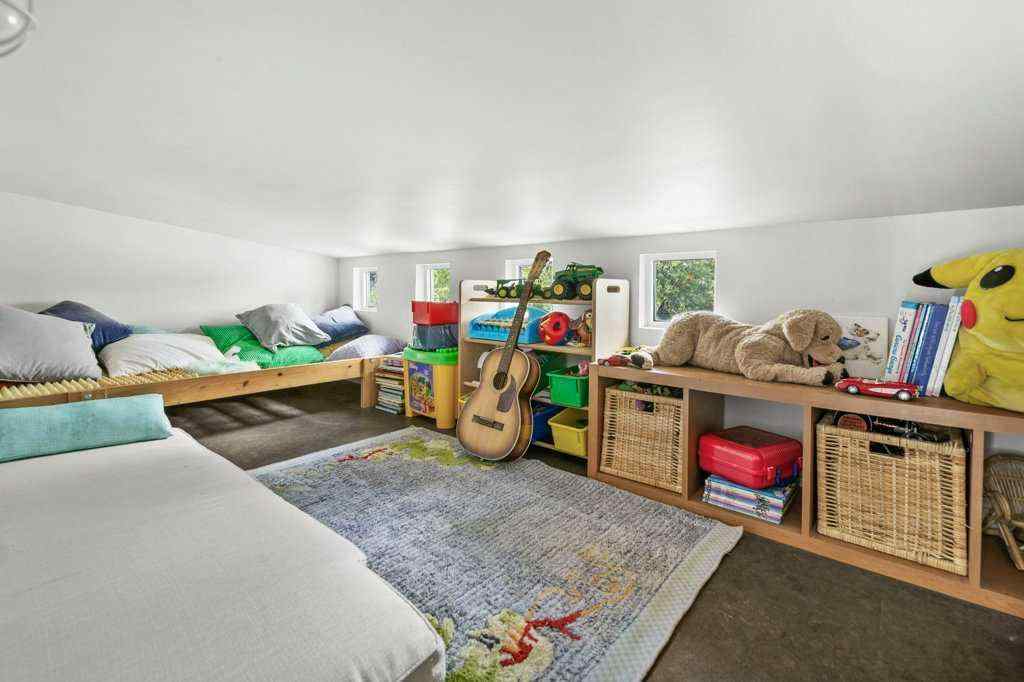 MLS® A2249686 - 112 Varsity Green Bay NW in Varsity Calgary, Residential