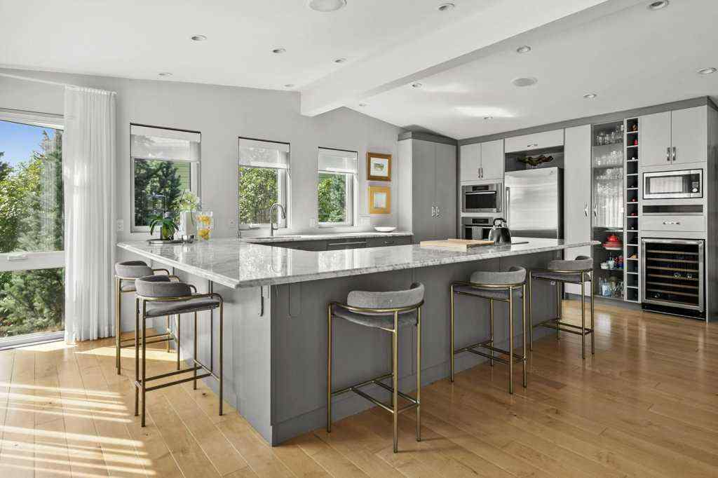 MLS® A2249686 - 112 Varsity Green Bay NW in Varsity Calgary, Residential