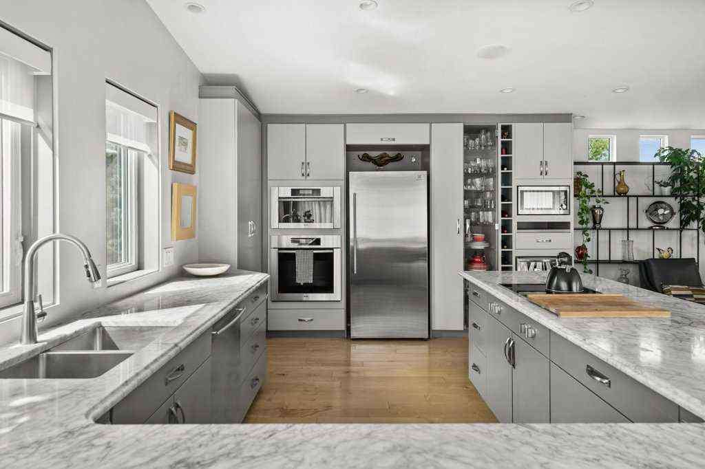 MLS® A2249686 - 112 Varsity Green Bay NW in Varsity Calgary, Residential