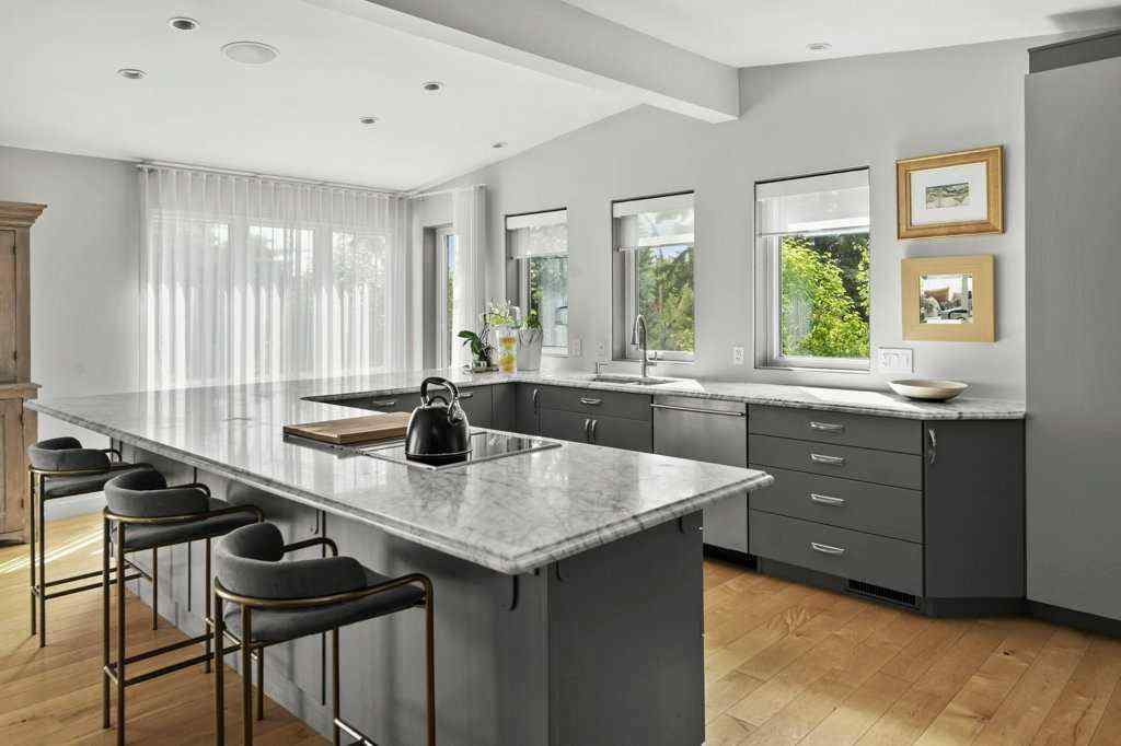 MLS® A2249686 - 112 Varsity Green Bay NW in Varsity Calgary, Residential