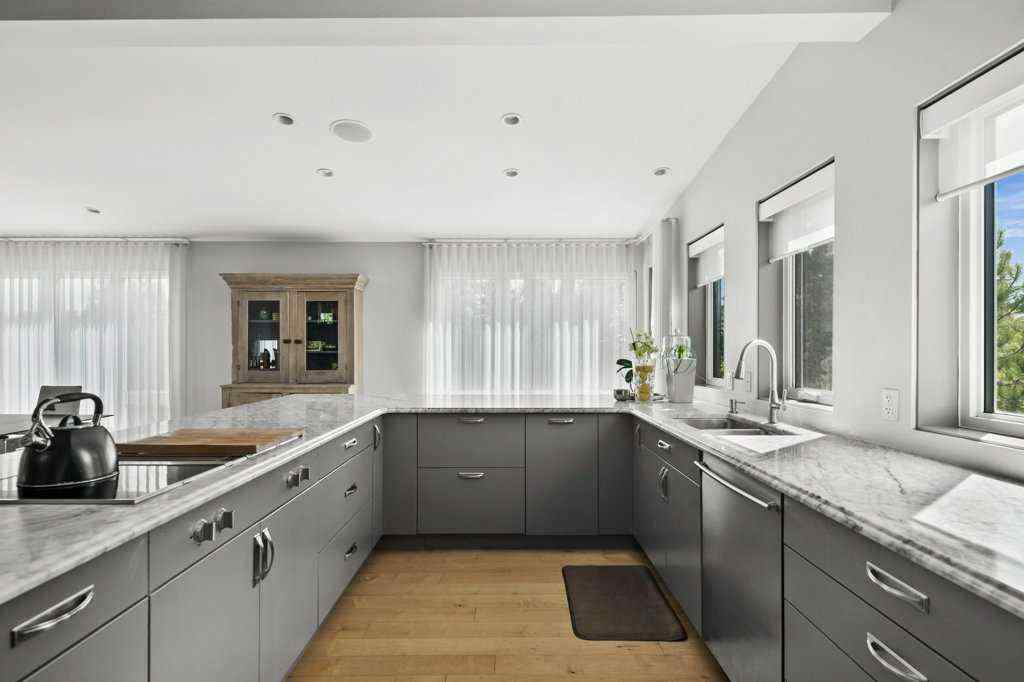 MLS® A2249686 - 112 Varsity Green Bay NW in Varsity Calgary, Residential
