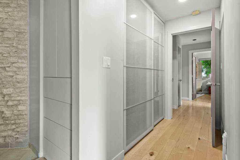 MLS® A2249686 - 112 Varsity Green Bay NW in Varsity Calgary, Residential