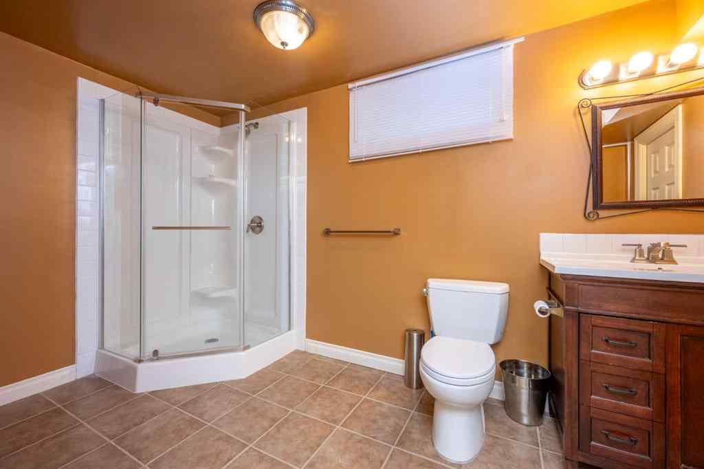 MLS® A2249712 - 15 Harrow Crescent SW in Haysboro Calgary, Residential