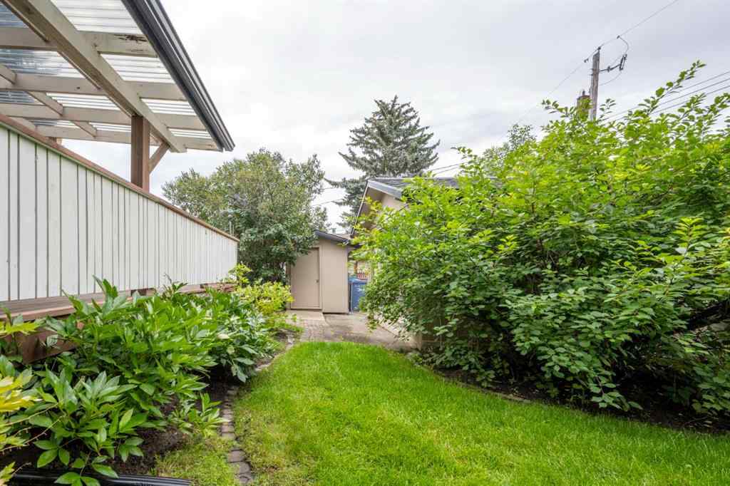 MLS® A2249712 - 15 Harrow Crescent SW in Haysboro Calgary, Residential
