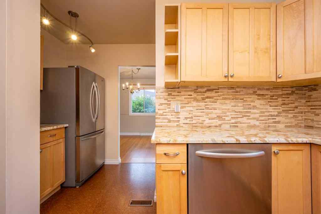 MLS® A2249712 - 15 Harrow Crescent SW in Haysboro Calgary, Residential