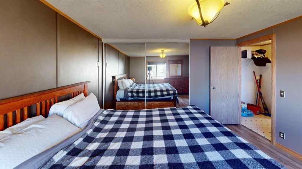MLS® A2249718 - 105 Meadowlake Close E in Meadow Lake Brooks, Residential