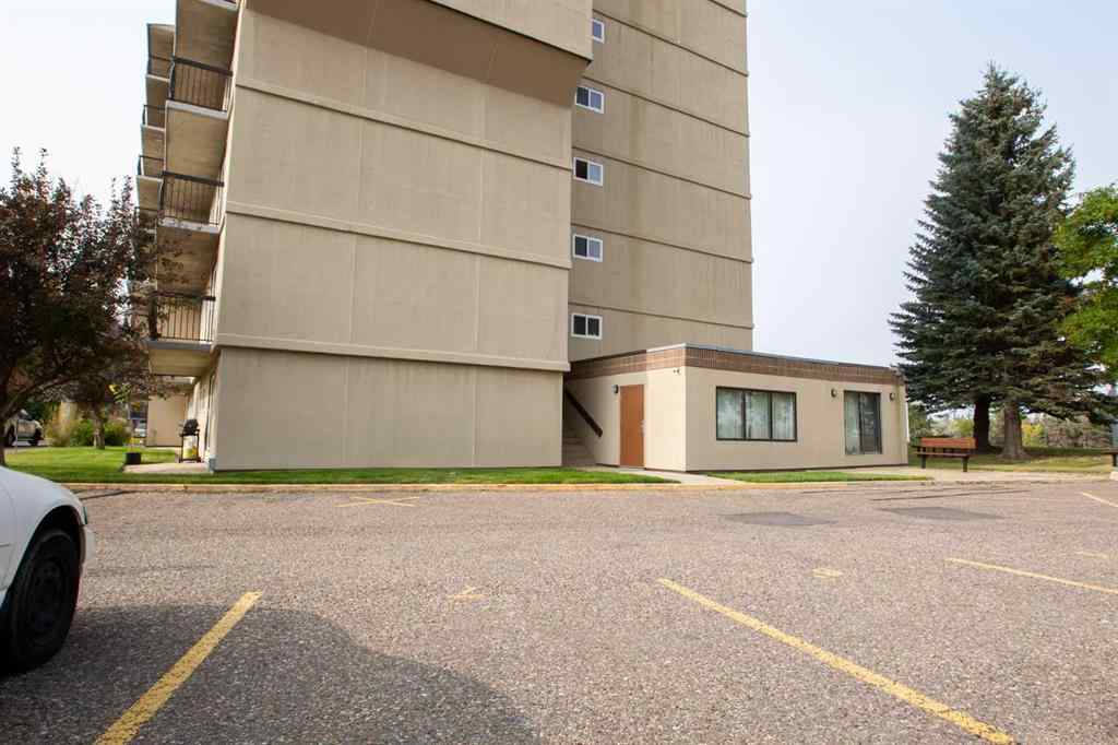 MLS® A2249737 - Unit #222 21 Berkeley Place W in Varsity Village Lethbridge, Residential